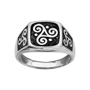 BAGUE ARGENT PATINÉ PLATEAU CARRÉ MOTIF TRISKEL