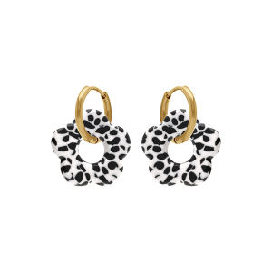 CRÉOLES ACIER DORÉ 15MM ARTICULÉE FLEUR RÉSINE FOND BLANC ET TACHES NOIRES