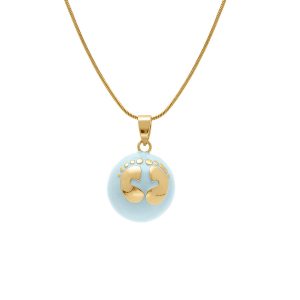 COLLIER ACIER DORE  BOLA DE GROSSESSE ROND 21MM RÉSINE BLEU CIEL ET MOTIF PIED  90+20CM