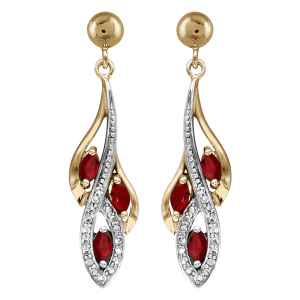 BOUCLES D'OREILLES TIGE PLAQUÉ OR PENDANTE 3 NAVETTES PIERRES ROUGE SYNTHETIQUE ET OXYDES BLANCS SERTIS